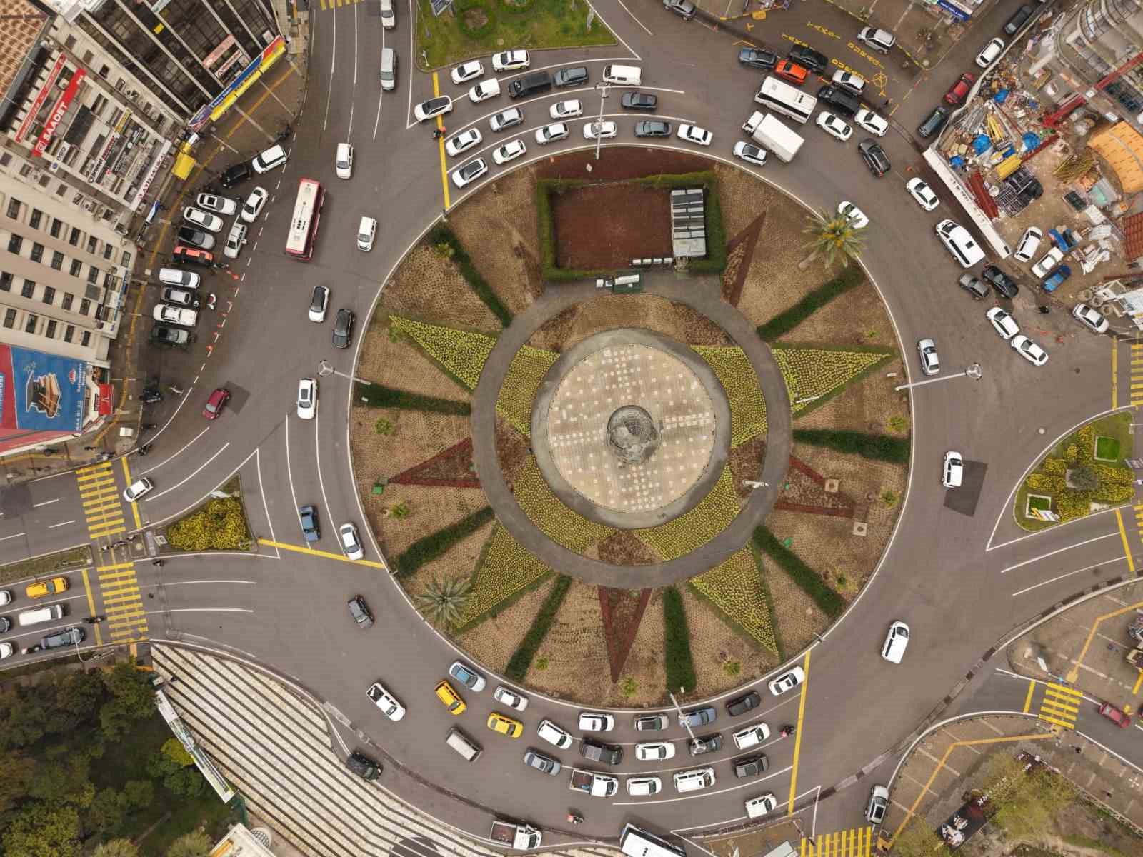 İzmir’in kalbi çiçek açtı
İzmir’in kalbi çiçek açtı