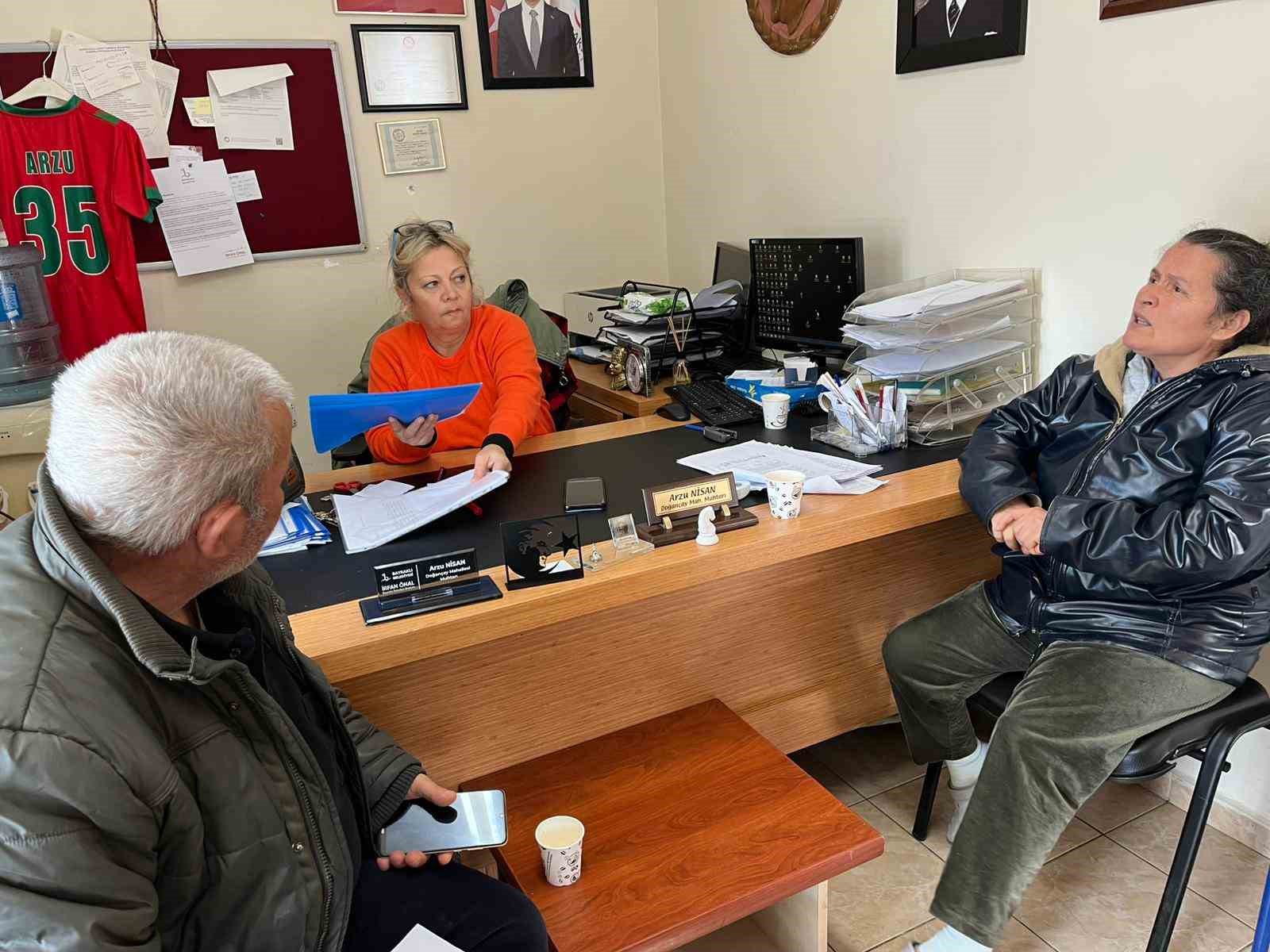 İzmir’in sıra dışı muhtarı: Babasının vasiyetini dinledi, köyün ’Tek Kraliçe’si oldu
