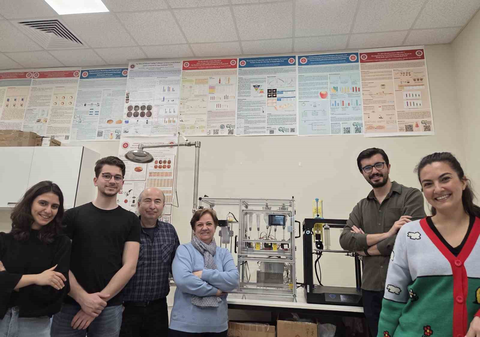 İzmirli akademisyenlerden sağlıkta dev adım: Kişiye özel besin üreten 3D yazıcı
