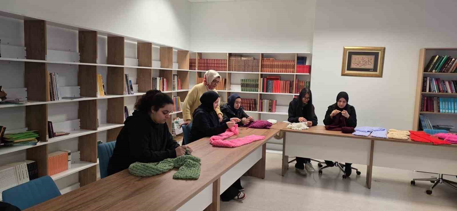 İzmirli öğrencilerin el emeği Gazze’de iftar sofrasına dönüştü
