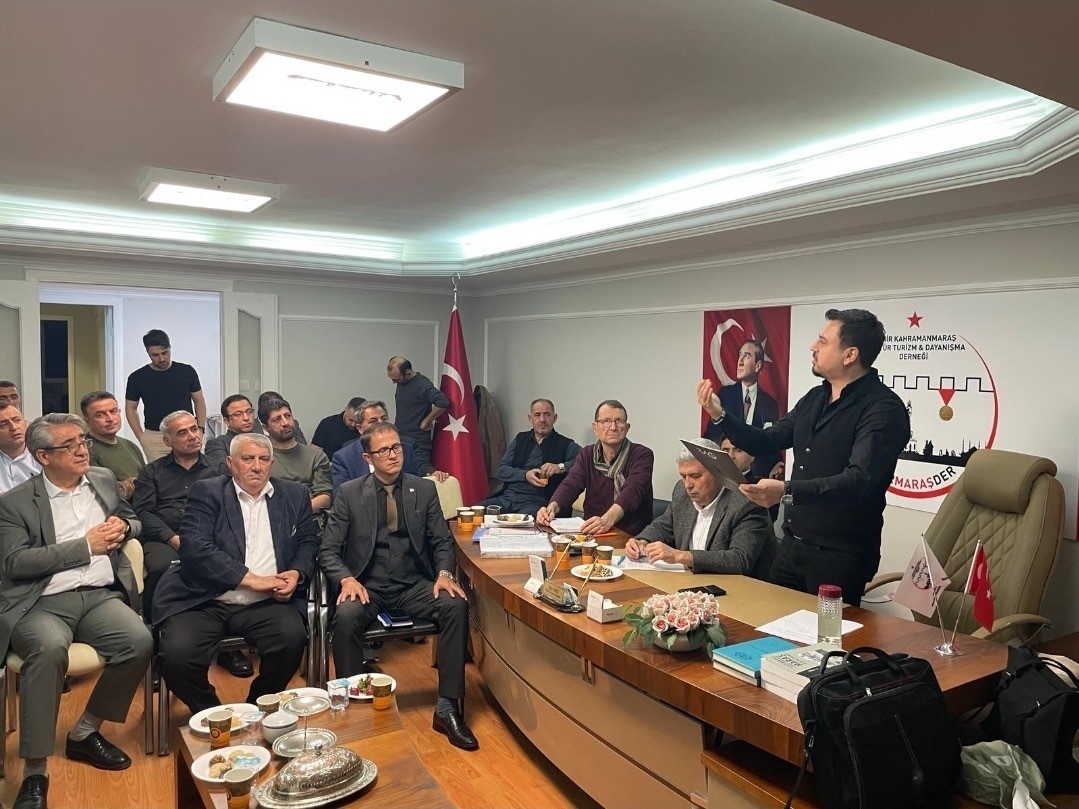 İZMİRMARAŞDER güven tazeledi, Safa Narlı yeniden başkan seçildi
