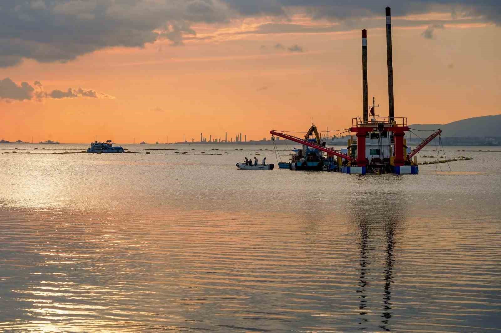 İzmit Körfezi’nden 1 milyon 750 bin metreküp dip çamuru temizlendi
İzmit Körfezi’nden 1 milyon 750 bin metreküp dip çamuru temizlendi