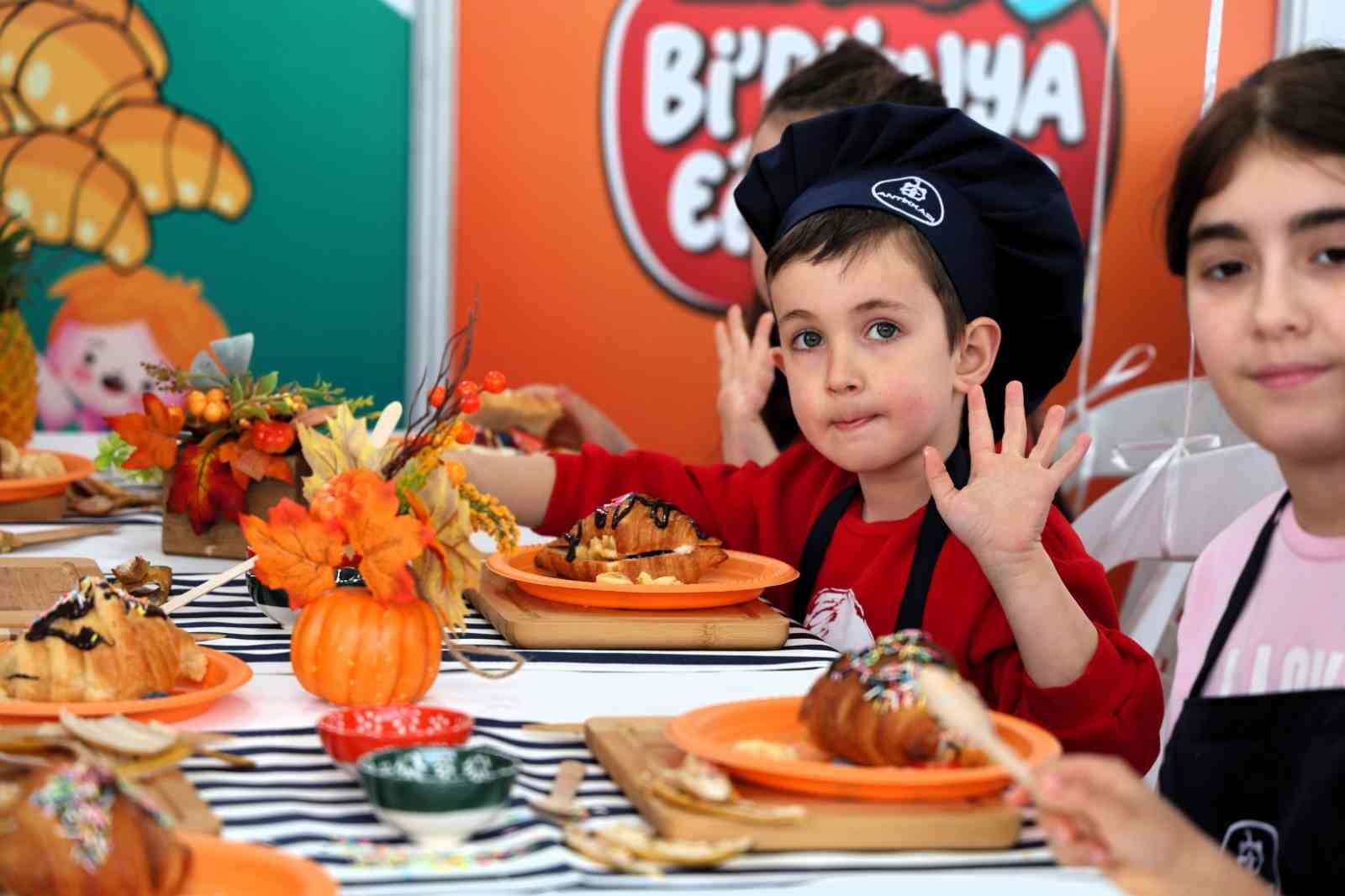 İzmit’te 23 Nisan’a uluslararası ilgi: Çocuklar bayram coşkusunu birlikte yaşıyor
