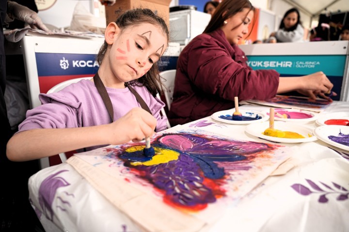 İzmit’te 23 Nisan’a uluslararası ilgi: Çocuklar bayram coşkusunu birlikte yaşıyor
