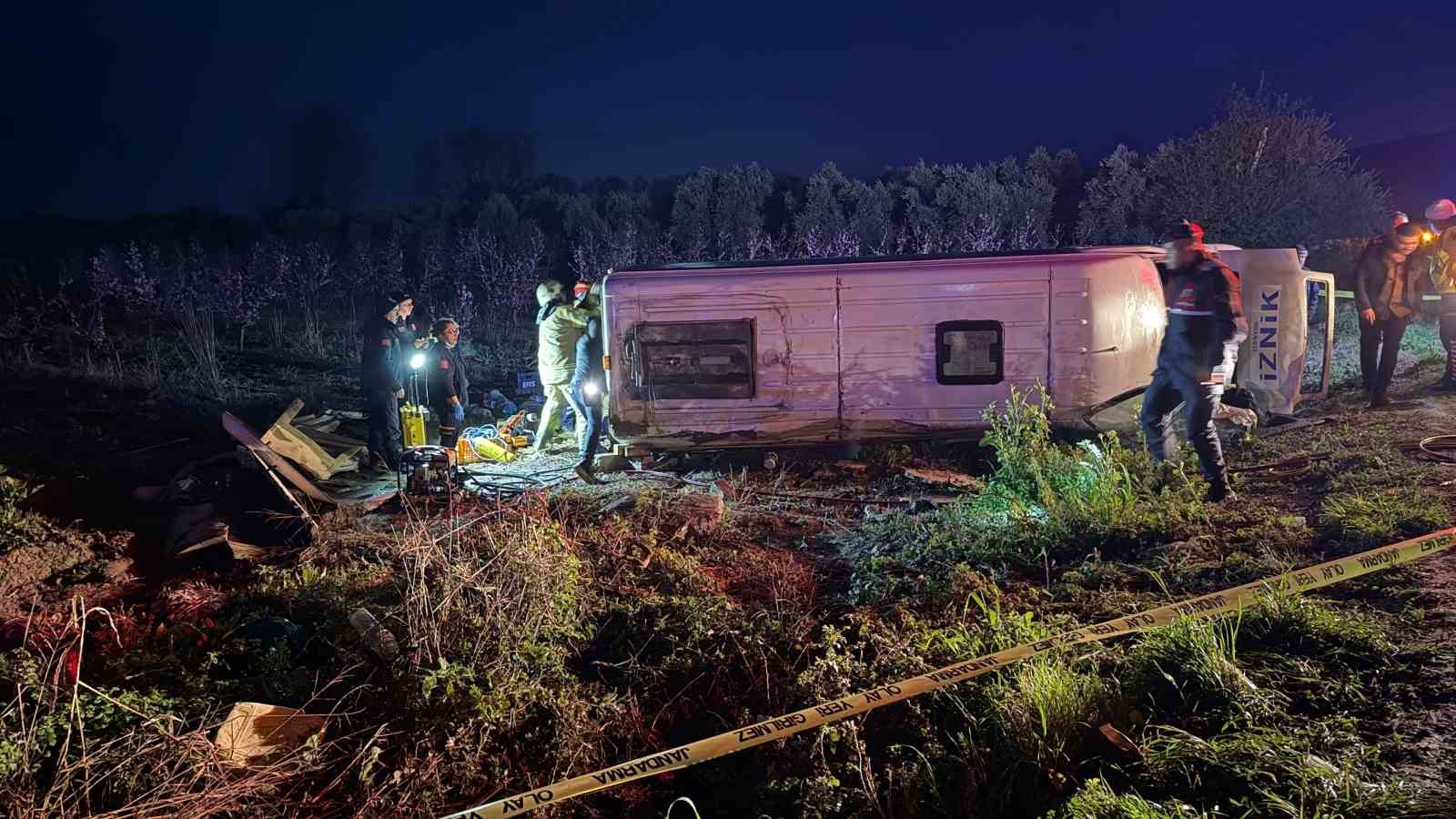 İznik’de feci kaza; 12 yaralı 1 ölü
