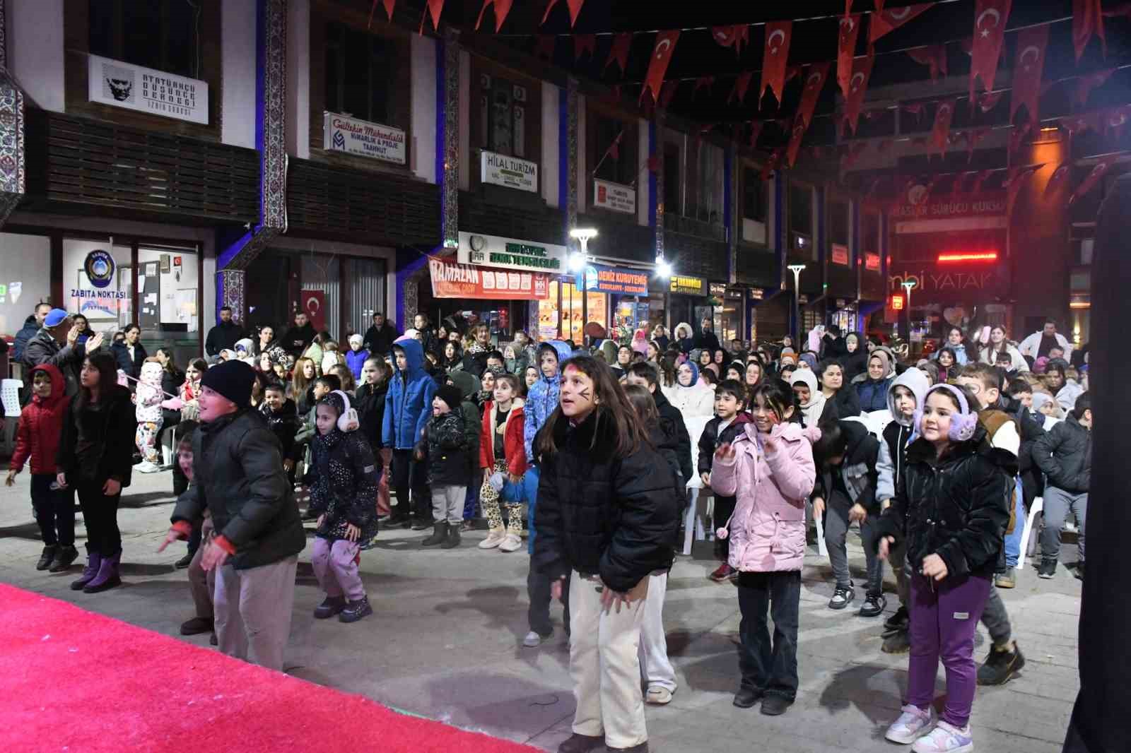 İznikli minikler Ramazan akşamlarında buluşuyor
