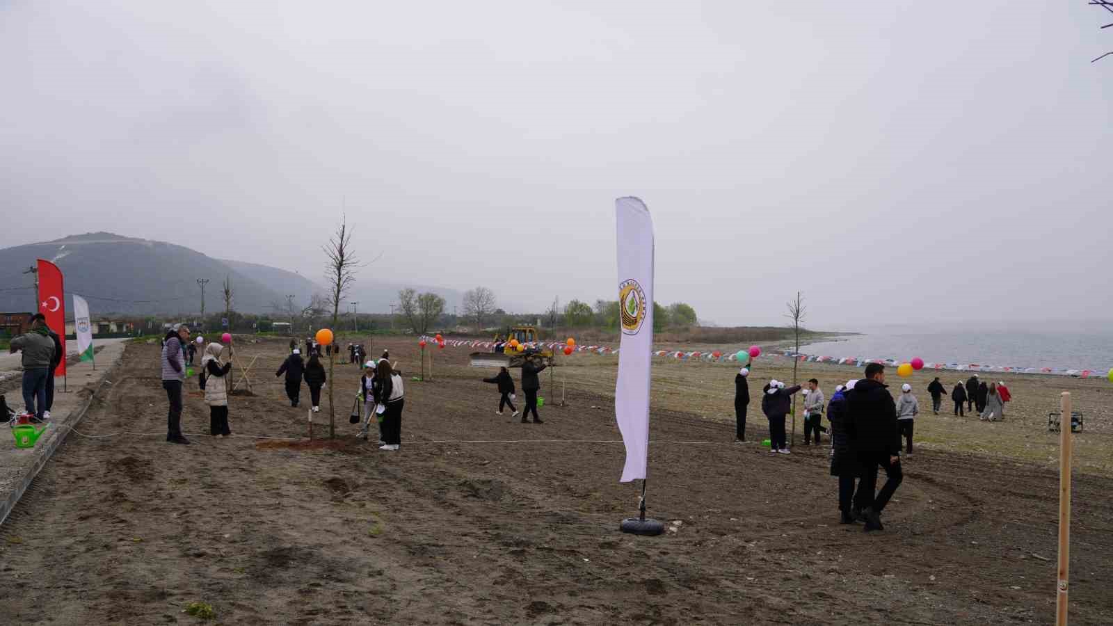 İznik’te fidanlar toprakla buluştu
