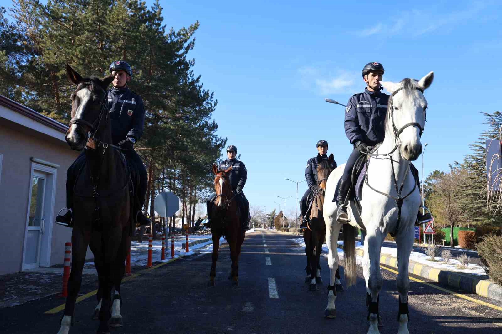 JAKEM’de atlar eğitimde
JAKEM’de atlar eğitimde