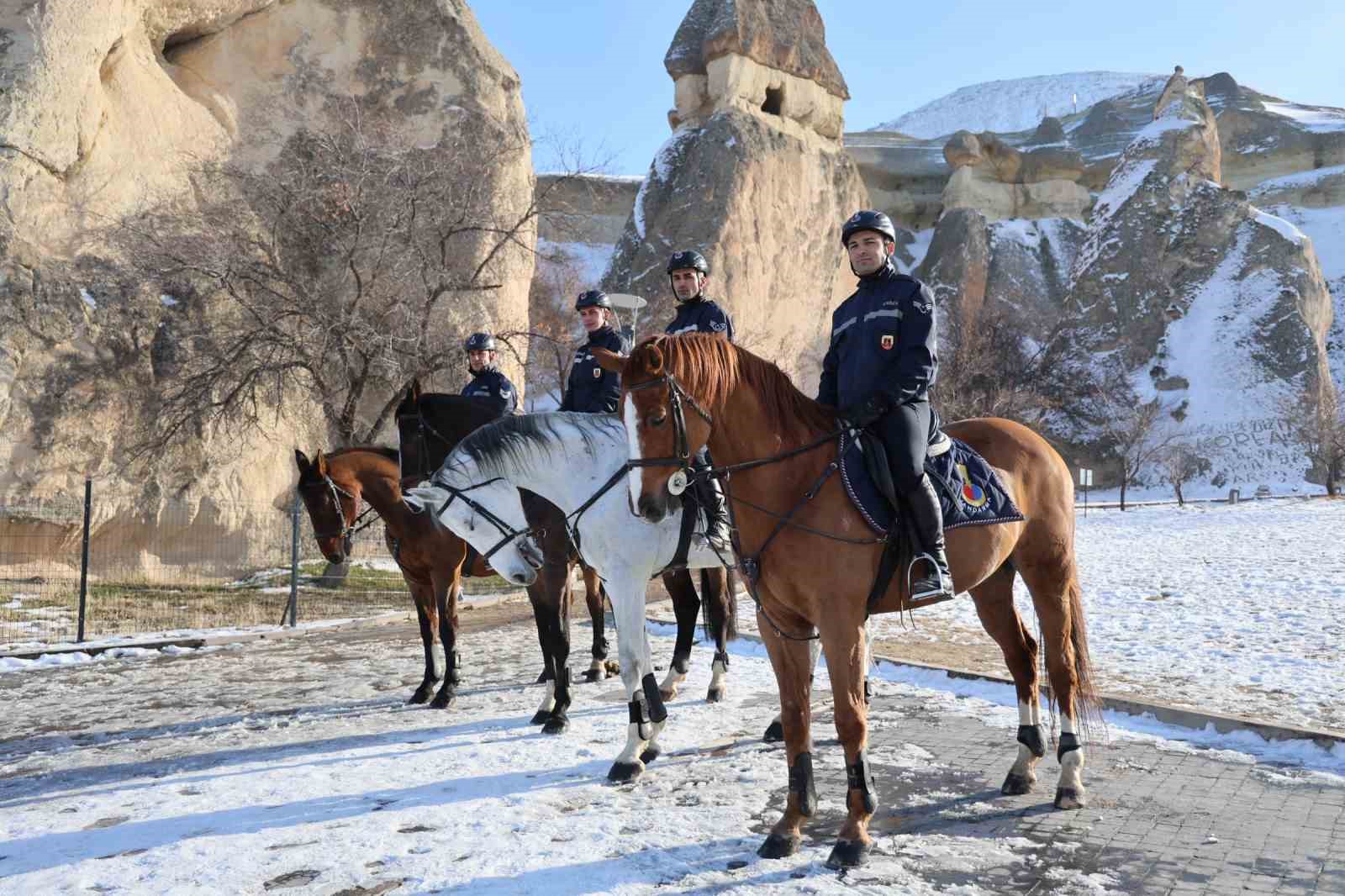 JAKEM’de atlar eğitimde
JAKEM’de atlar eğitimde