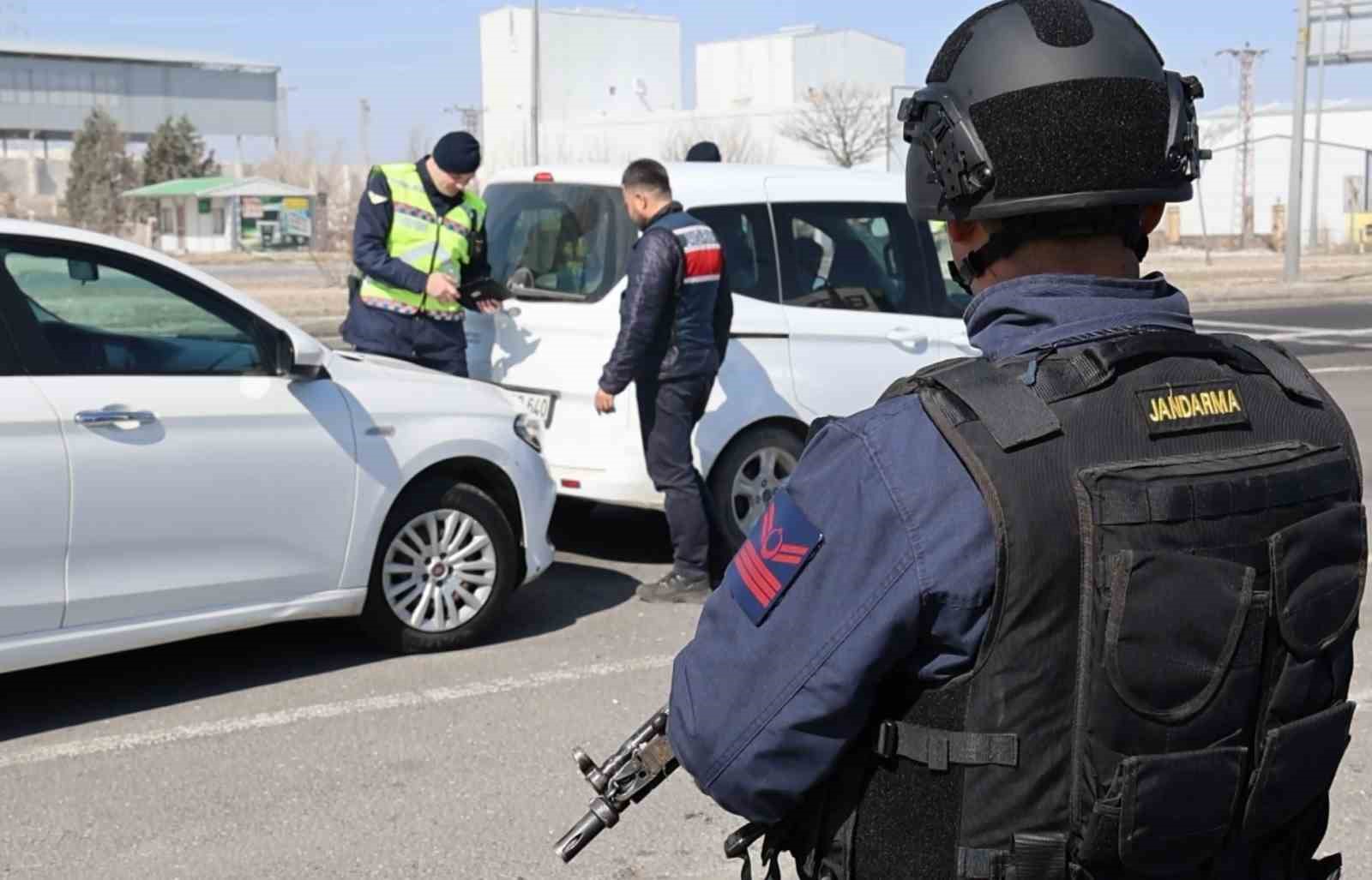 Jandarma bayram öncesi denetimlerini arttırdı
