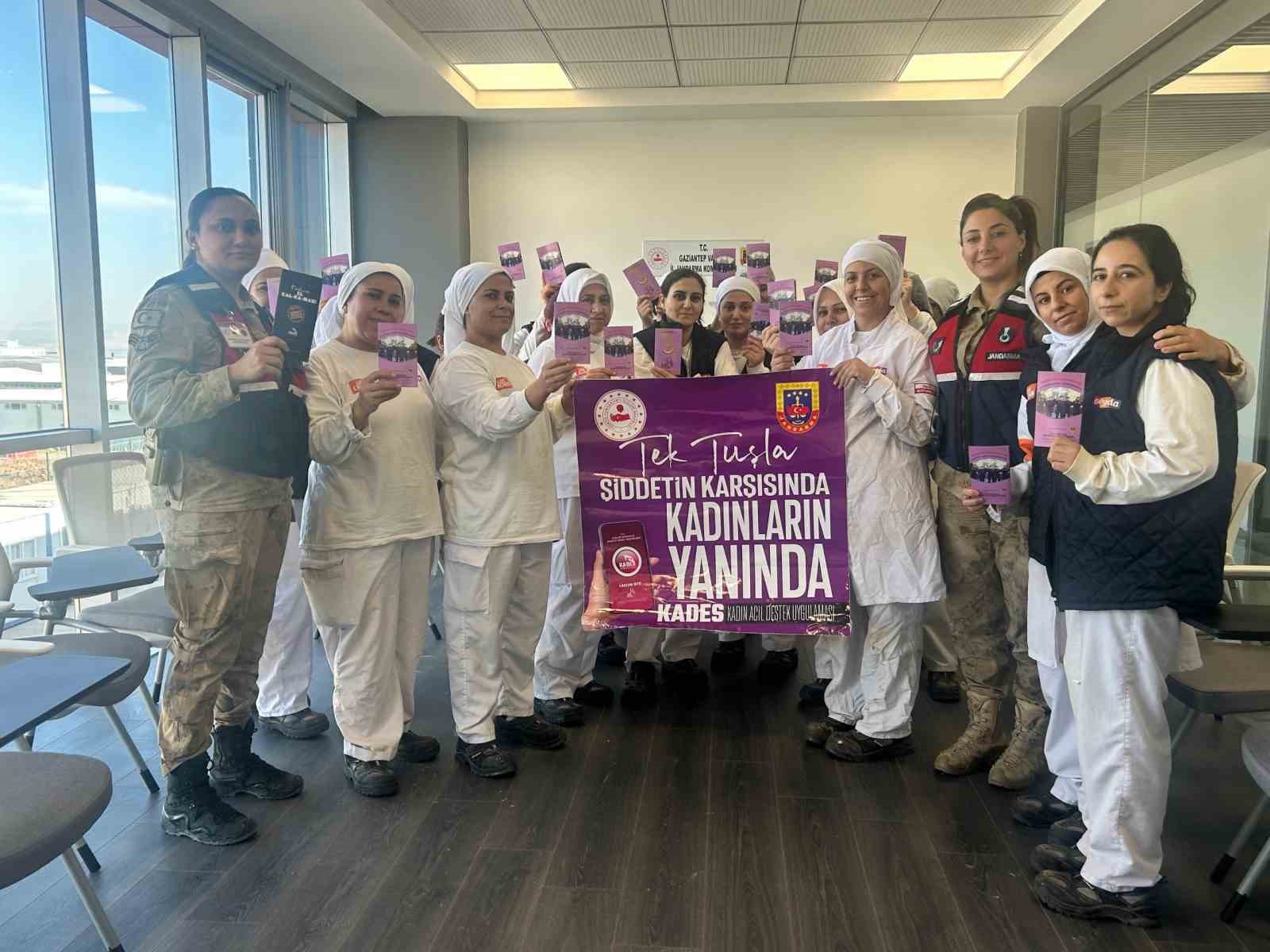 Jandarma ekipleri 2025 yılında KADES uygulamasını tanıttı
