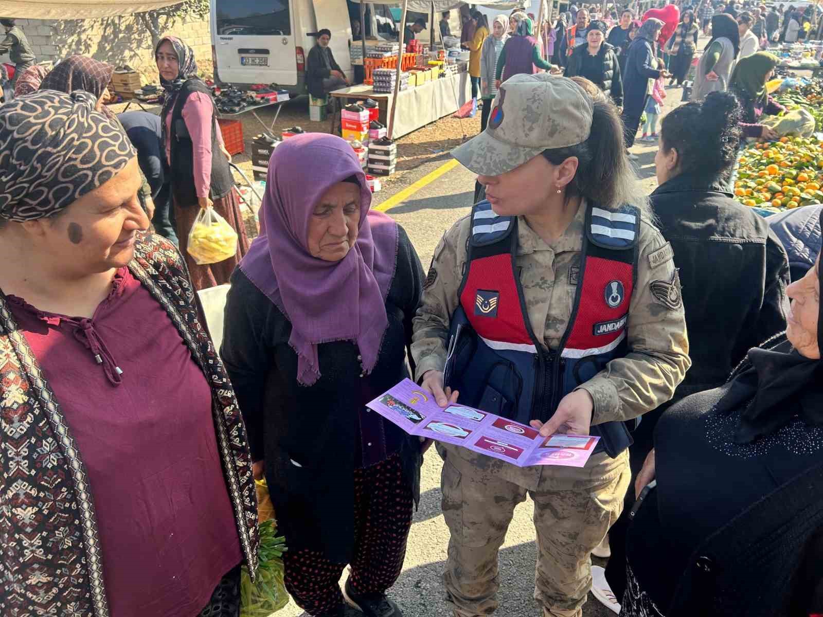 Jandarma ekipleri 2025 yılında KADES uygulamasını tanıttı
