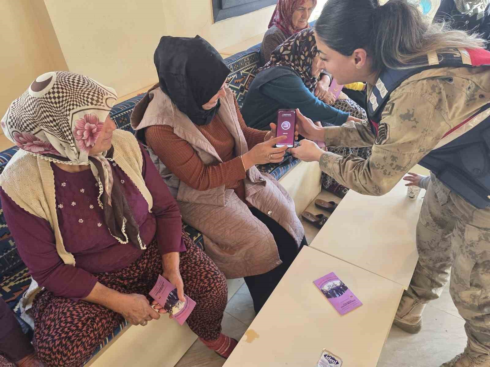 Jandarma ekipleri KADES uygulamasını tanıttı
