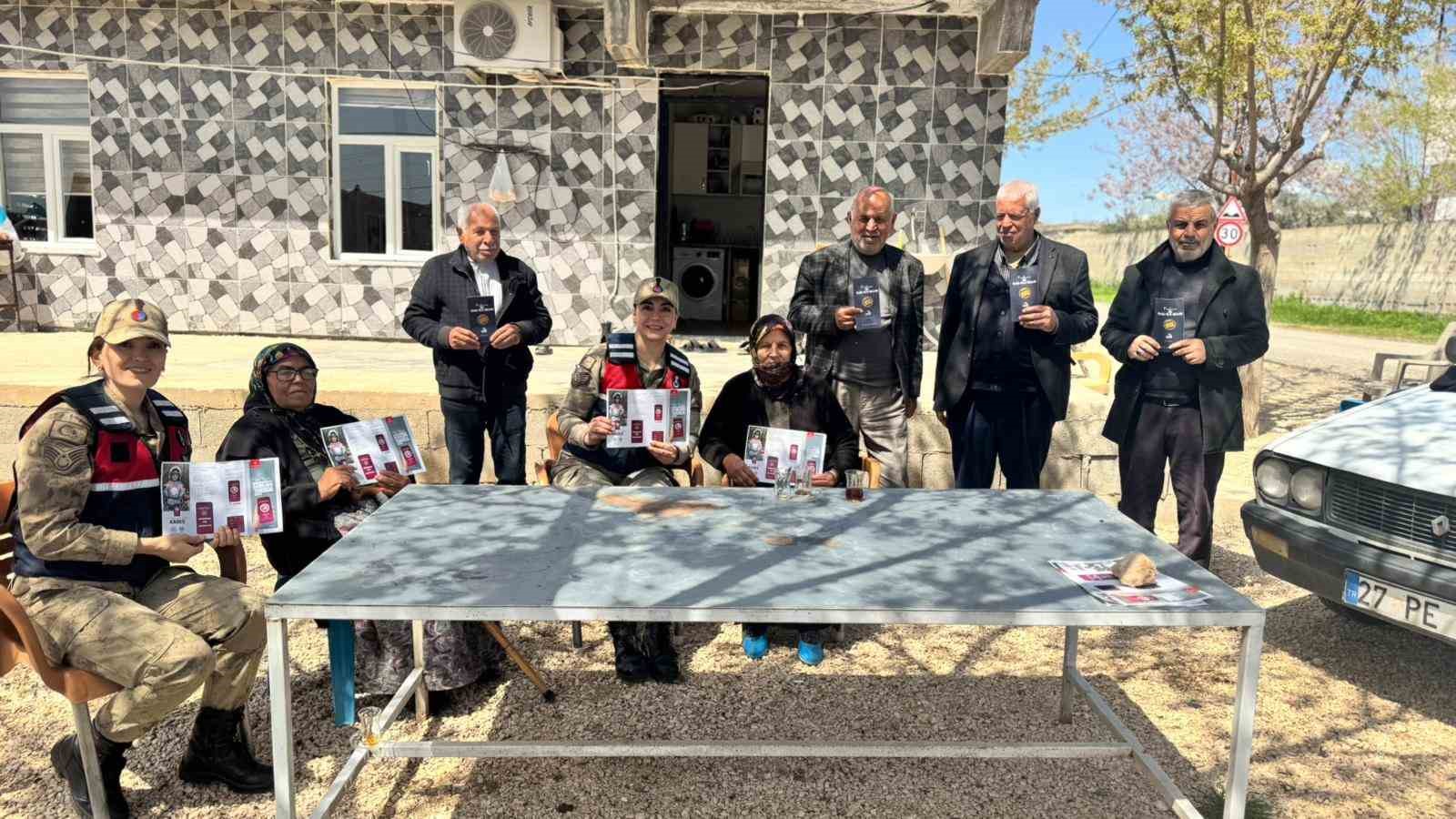 Jandarma ekipleri KADES uygulamasını tanıttı
