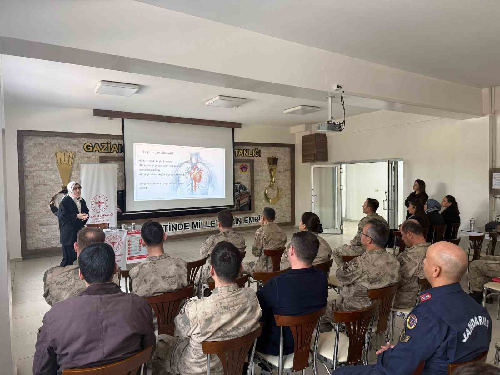 Jandarma ekiplerine sağlık eğitimi
