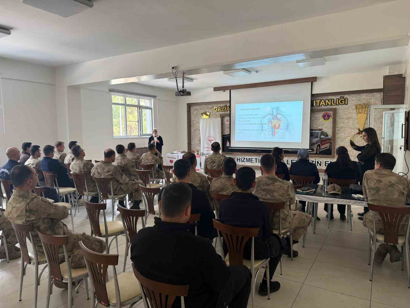 Jandarma ekiplerine sağlık eğitimi
