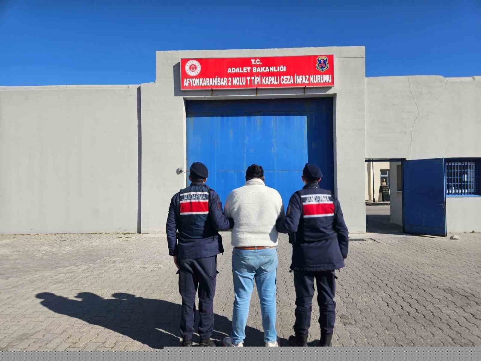 Jandarma piyasa değeri 639 bin TL olan uyuşturucu hap ele geçirdi
