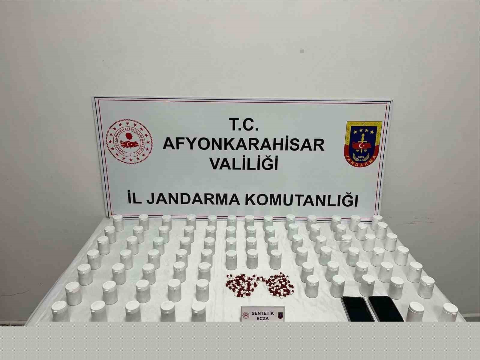 Jandarma piyasa değeri 639 bin TL olan uyuşturucu hap ele geçirdi
