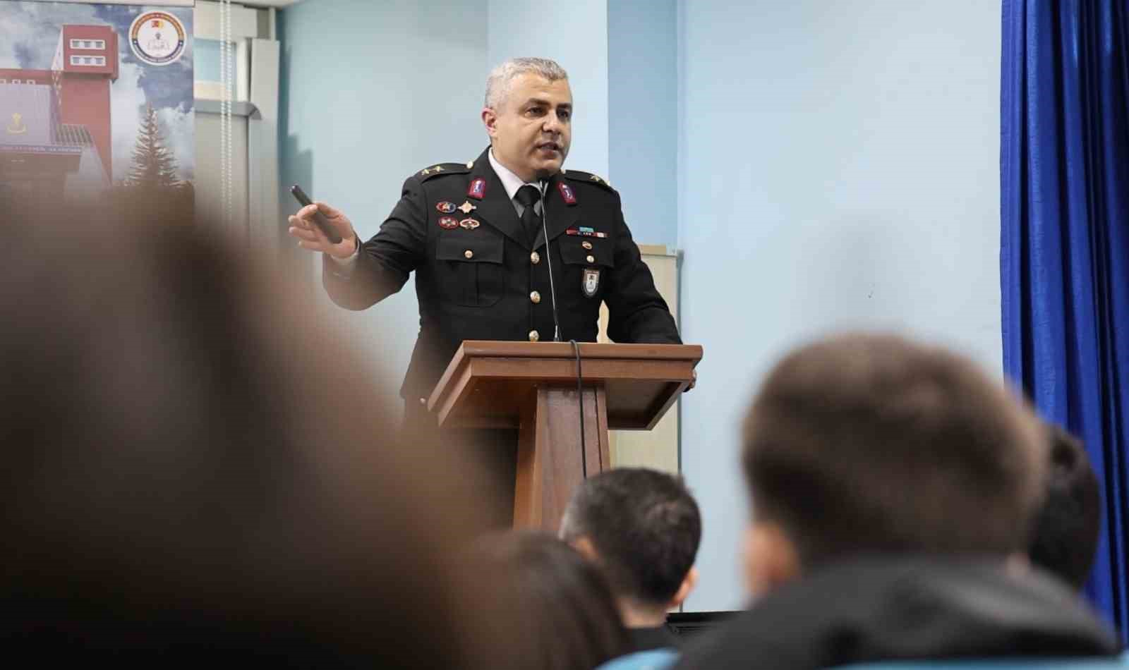 Jandarma Sahil Güvenlik Akademisi Aksaray’da öğrencilere tanıtıldı
