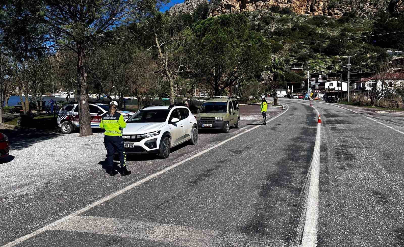Jandarma trafik ekipleri bir haftada 25 bin 250 araç denetledi

