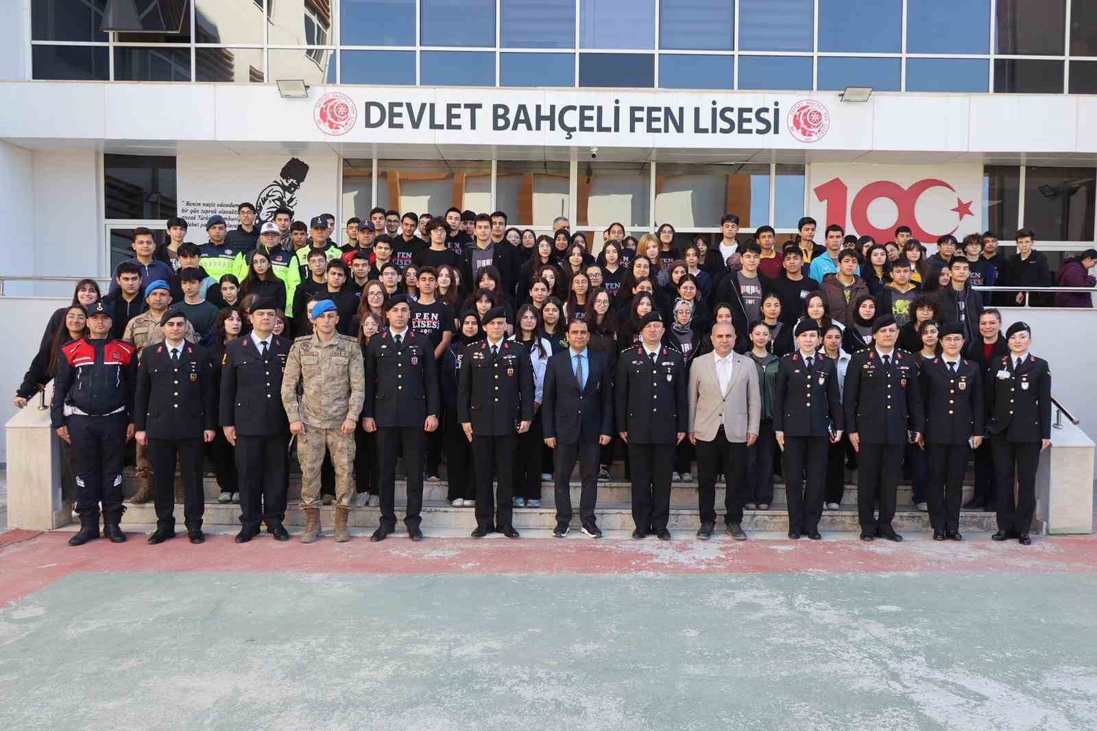 Jandarma ve Sahil Güvenlik Akademisi’nden öğrencilere kariyer tanıtımı

