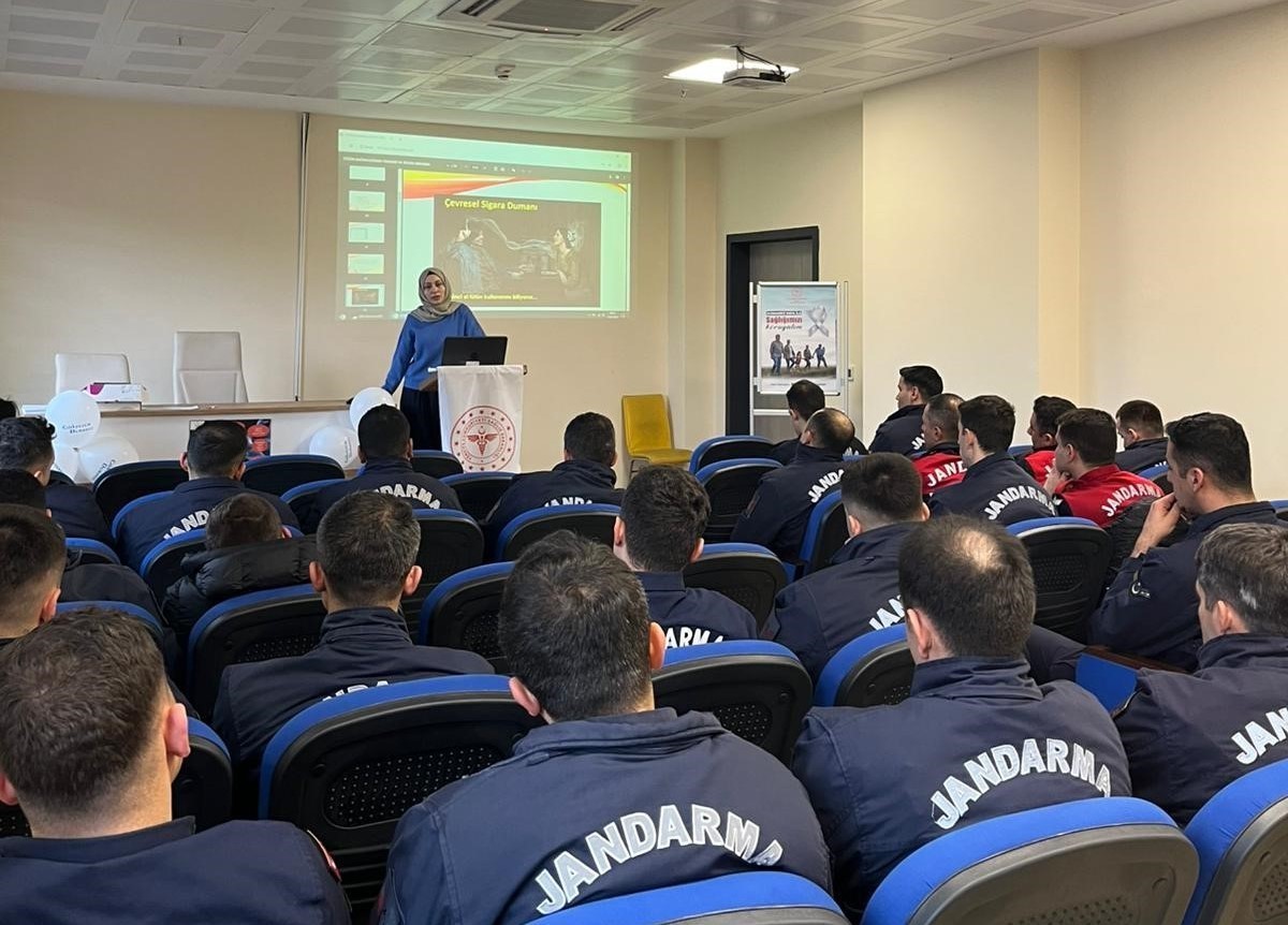 Jandarmadan Alaşehir’de toplu sigarayı bırakma adımı
