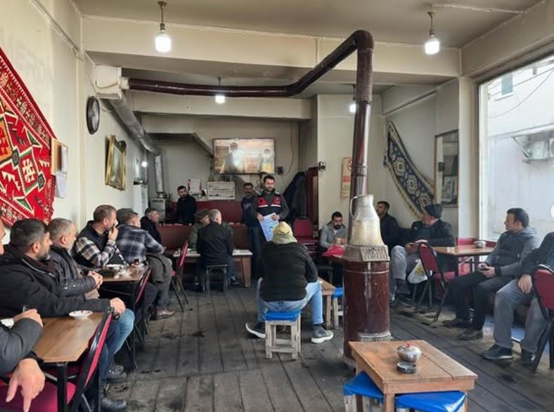 Jandarmadan "Kapı Kapı Jandarma" Projesi Kapsamında Siber Farkındalık eğitimi
