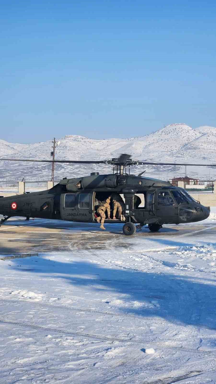 Jandarmadan kar altında filmleri aratmayan kurtarma operasyonu
