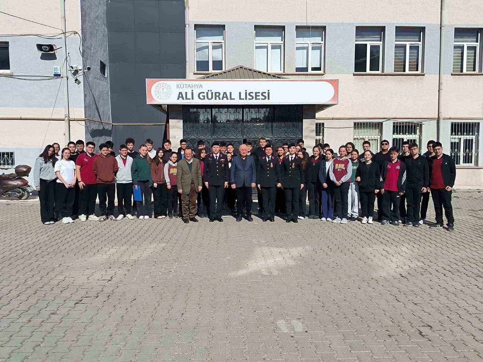 Jandarmadan öğrencilere tanıtım
