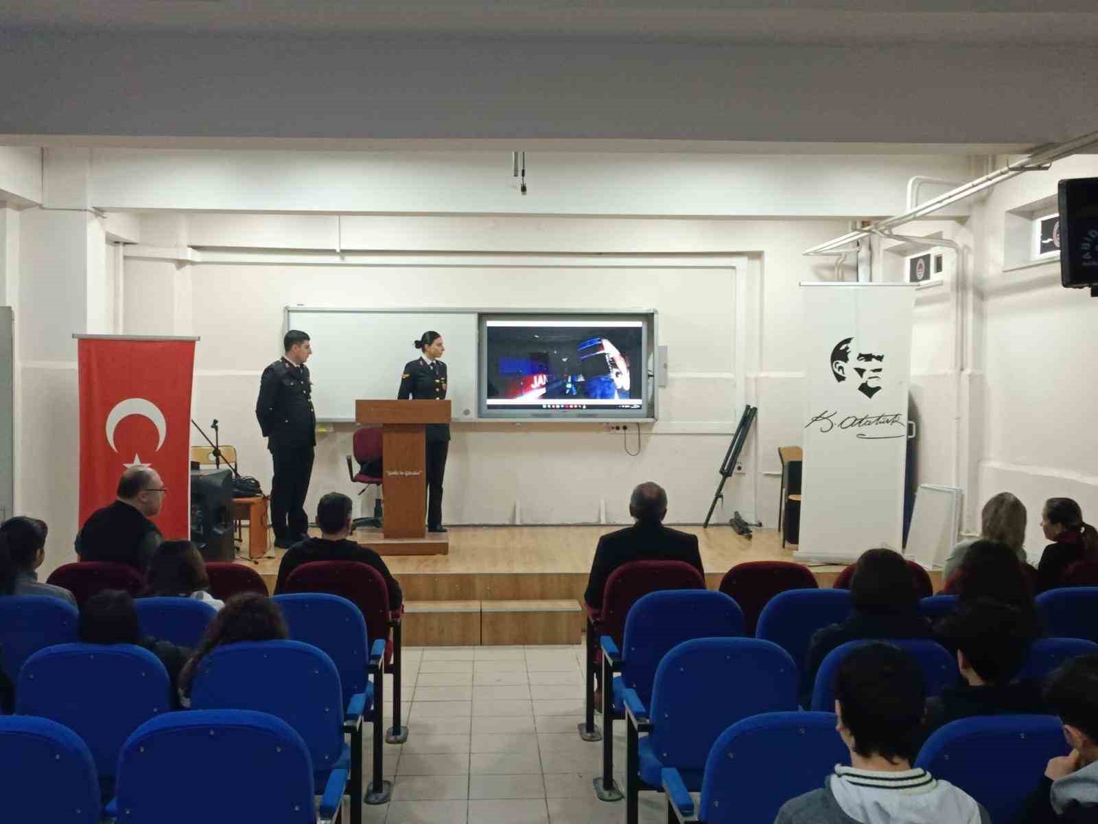 Jandarmadan öğrencilere tanıtım
