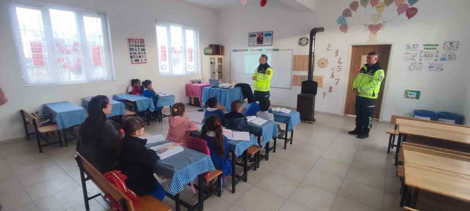 Jandarmadan öğrencilere trafik eğitimi
