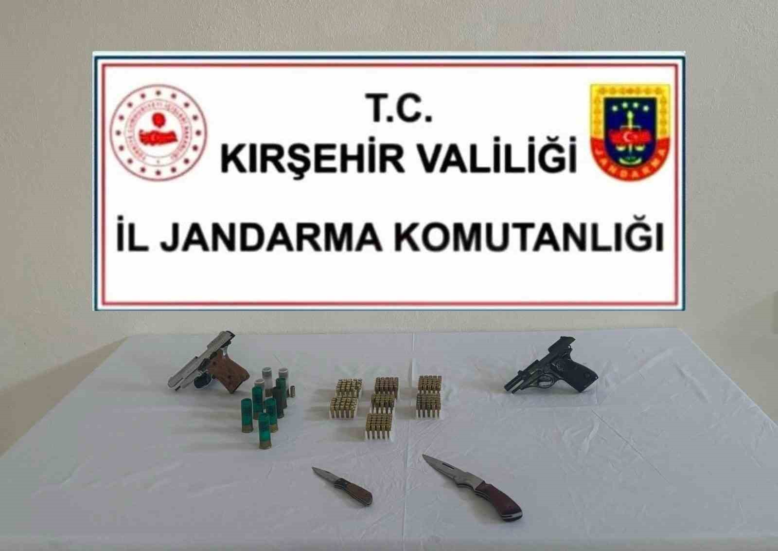Jandarmadan ruhsatsız silah operasyonu
