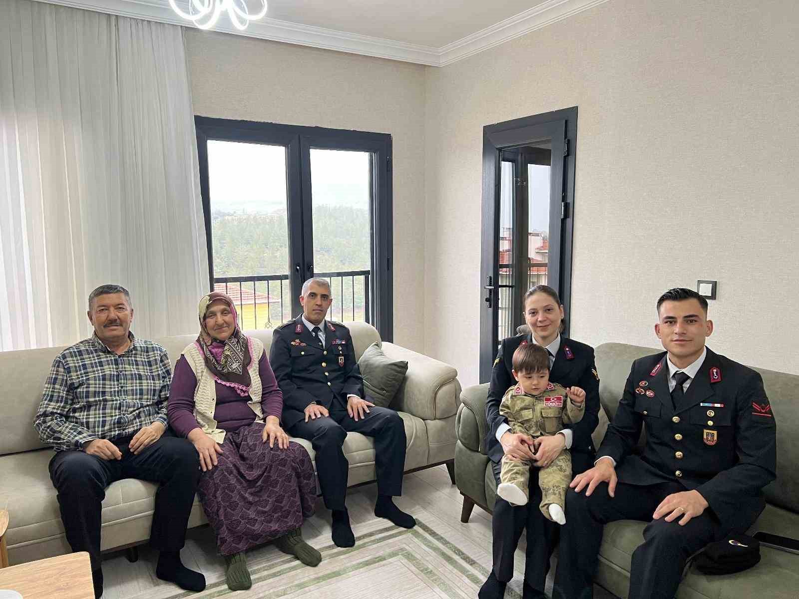 Jandarmadan şehit ve gazi ailelerine bayram ziyareti
