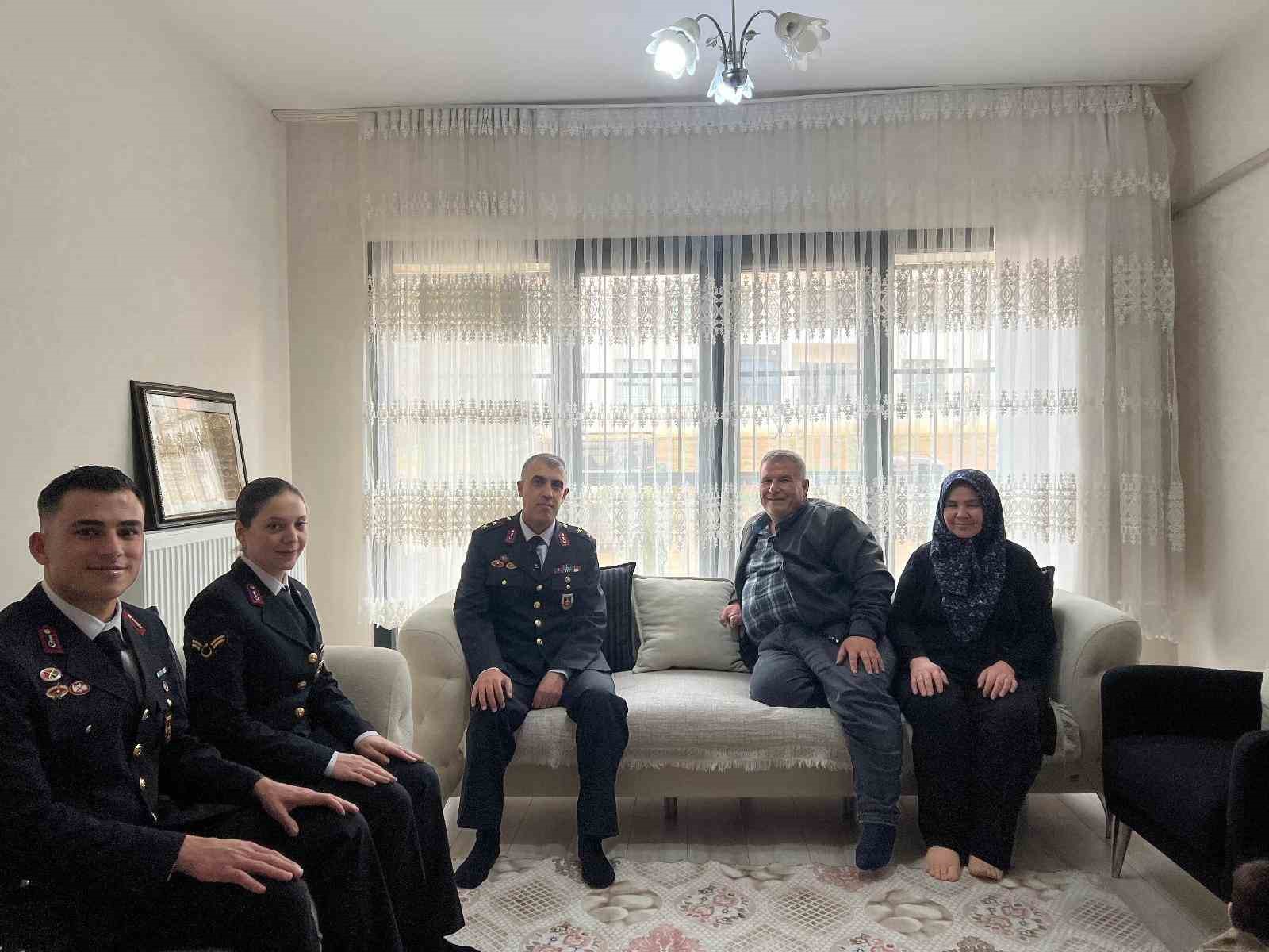 Jandarmadan şehit ve gazi ailelerine bayram ziyareti
