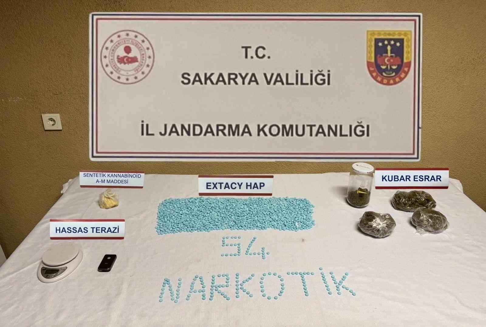 Jandarmadan uyuşturucu tacirlerine darbe: 1 tutuklama
