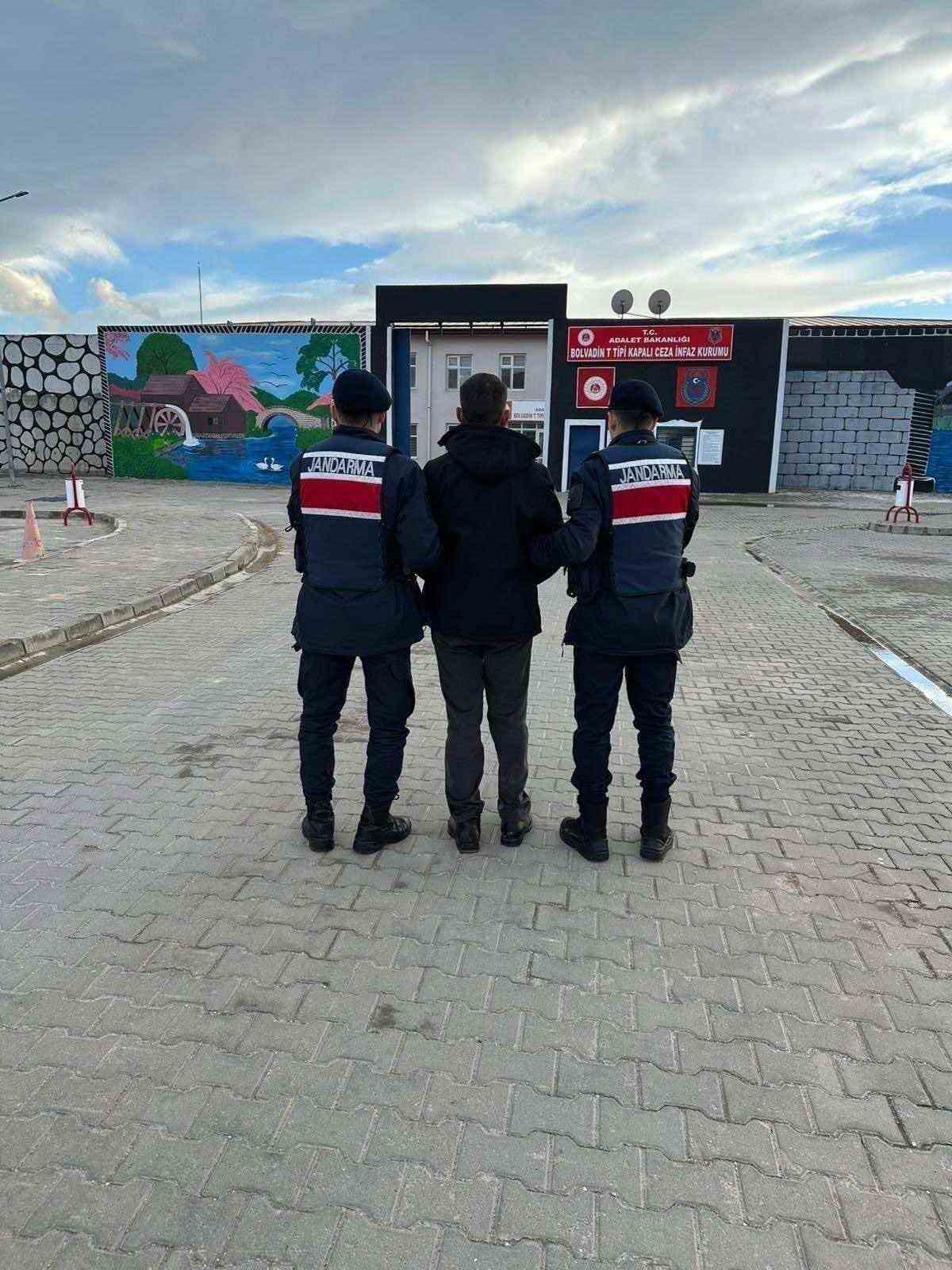 Jandarmanın aranması olan 57 kişiyi yakaladı
