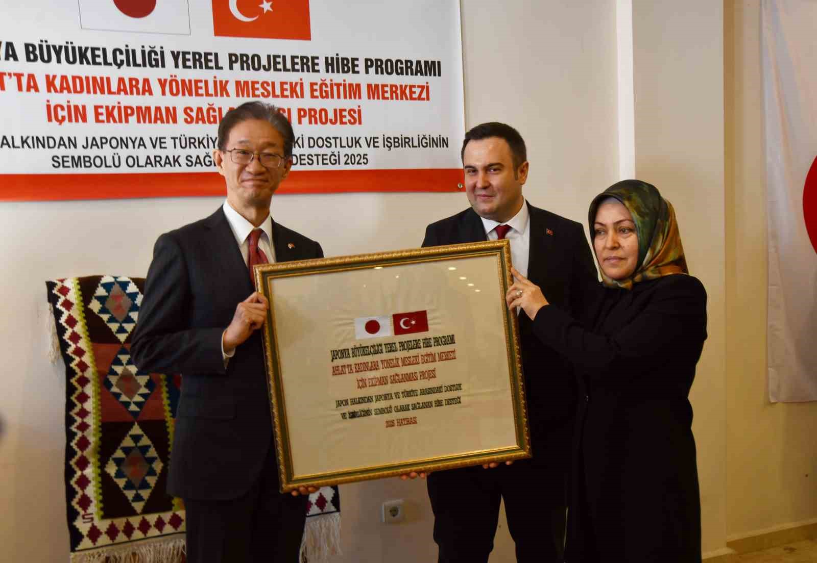 Japonya Büyükelçiliği’nden Ahlat’ta kadın istihdamına destek
