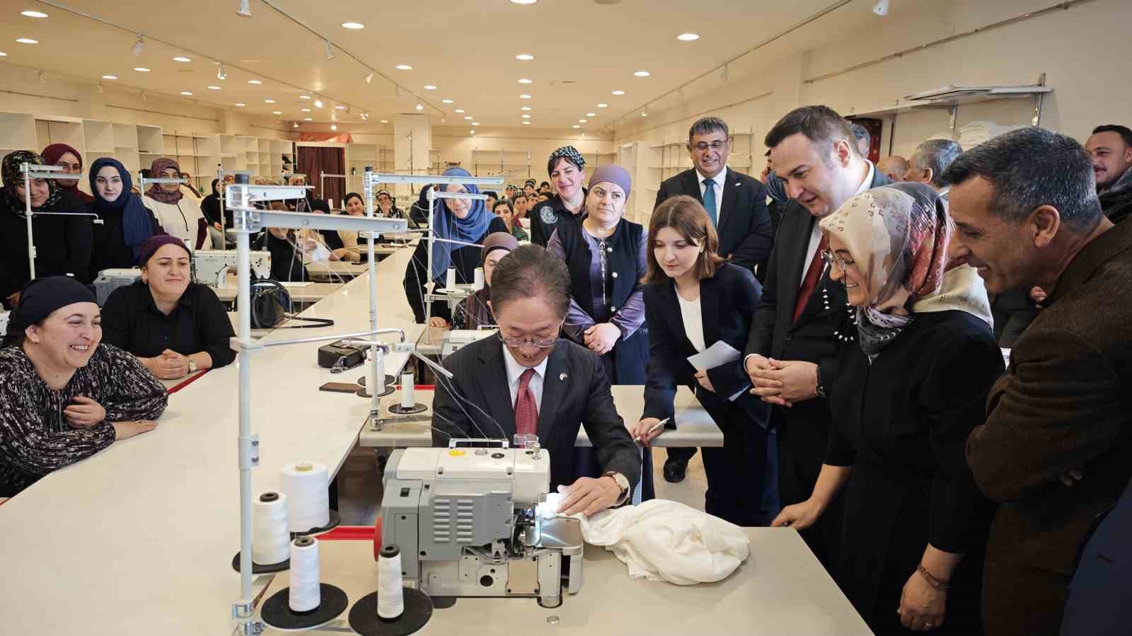 Japonya Büyükelçiliği’nden Ahlat’ta kadın istihdamına destek
