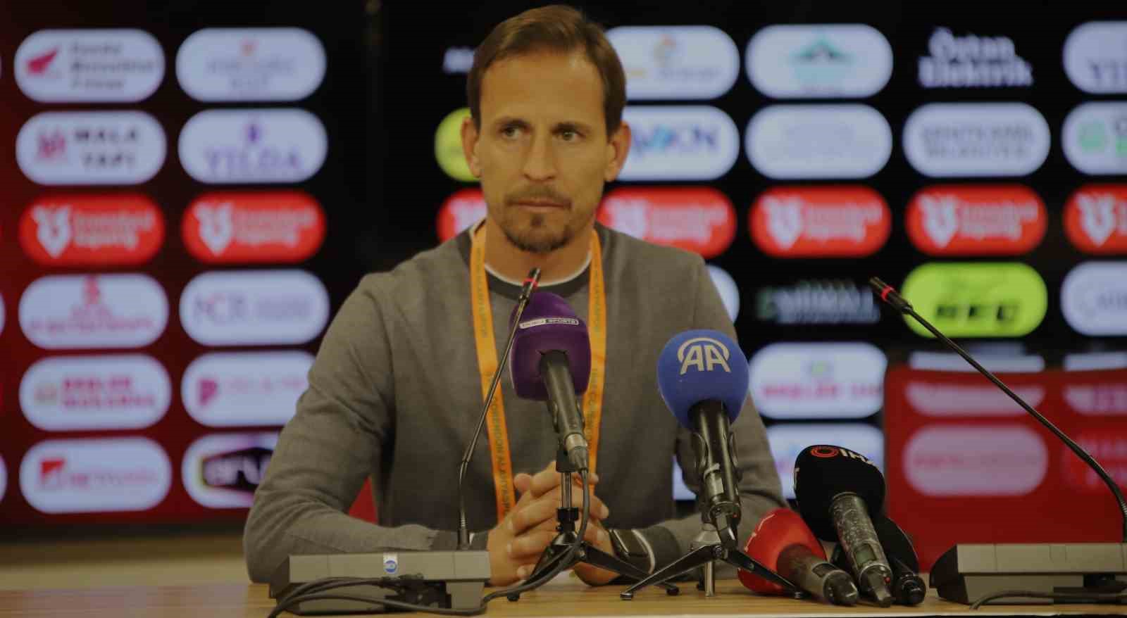 Joao Pereira: "1 puan aldık ama sonuçtan memnun değiliz"
Joao Pereira: "1 puan aldık ama sonuçtan memnun değiliz"