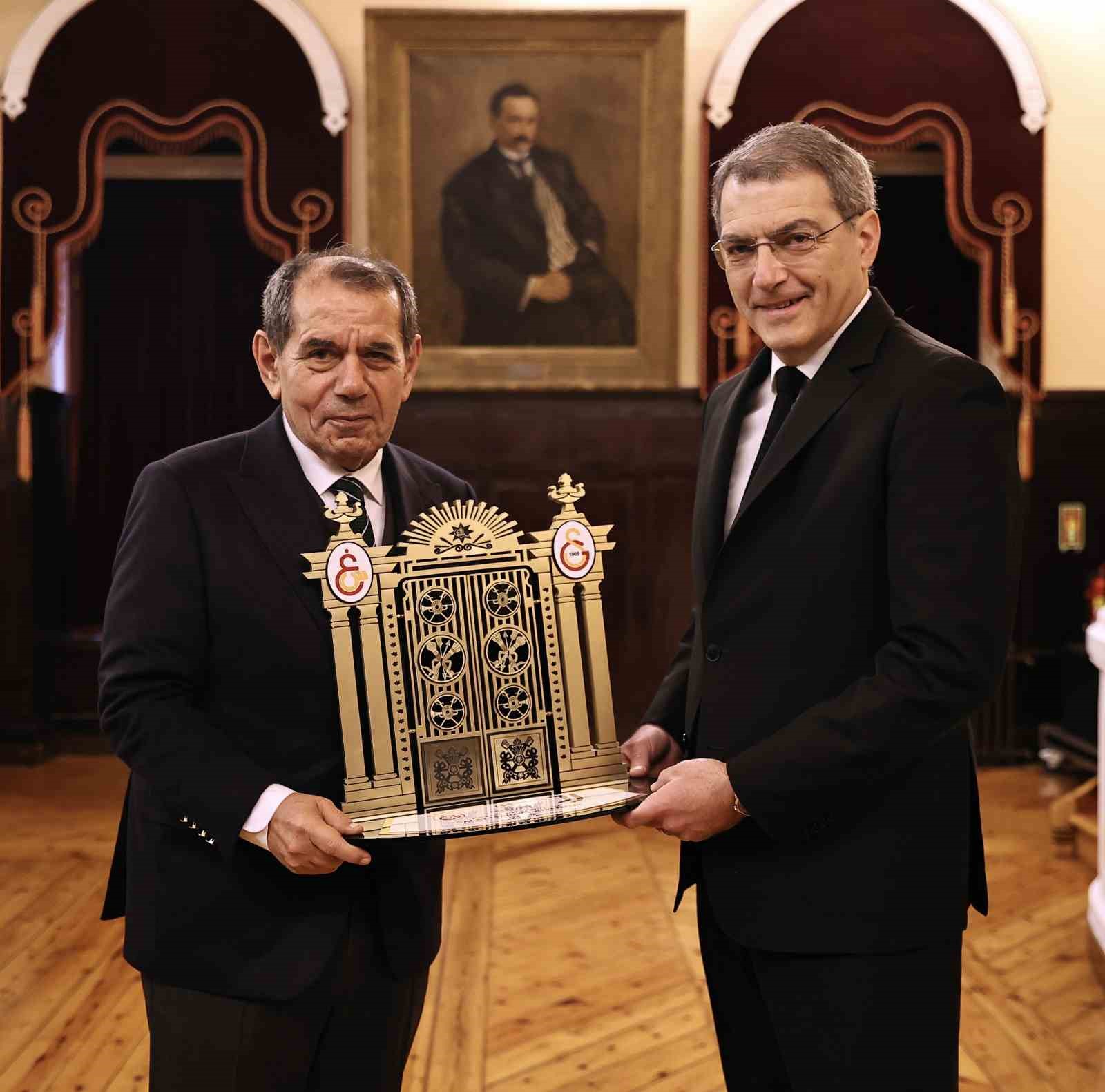 Juventus maçı öncesi dostluk yemeği düzenlendi
Juventus maçı öncesi dostluk yemeği düzenlendi