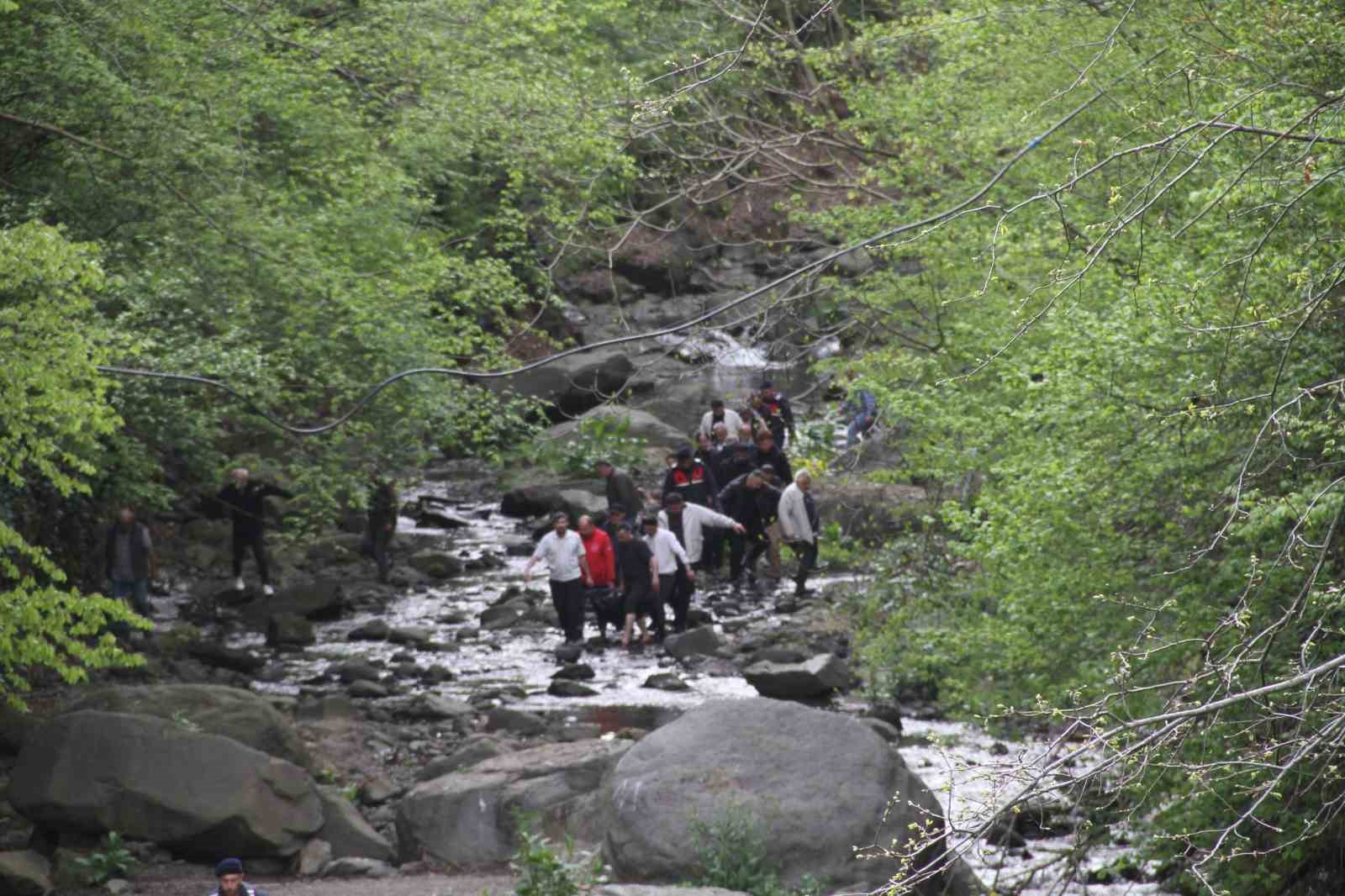 Kabaceviz Şelalesi’nde piknik yapan kardeşlerin üzerine kaya düştü: 1 ölü
