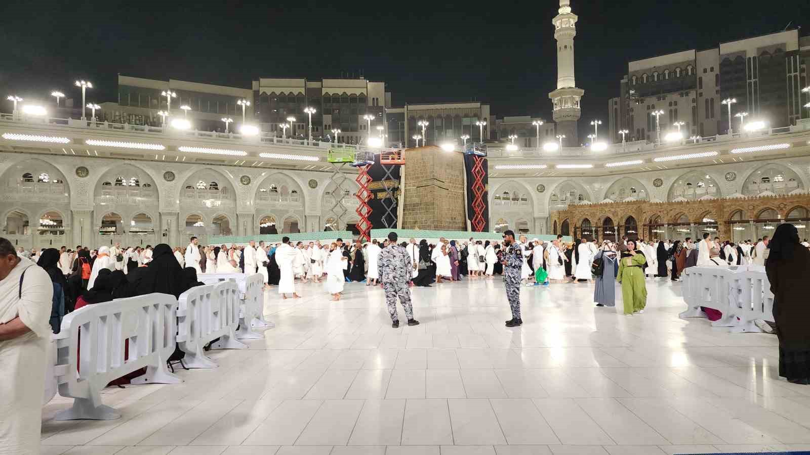 Kabe-i Muazzama duvarları bakıma alındı
