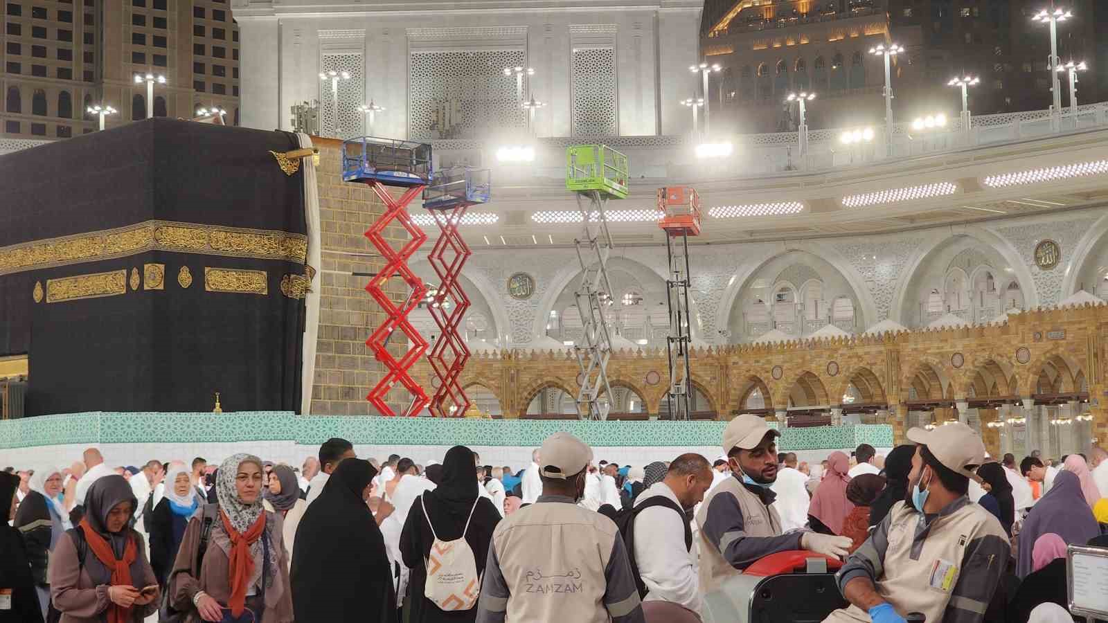 Kabe-i Muazzama duvarları bakıma alındı
