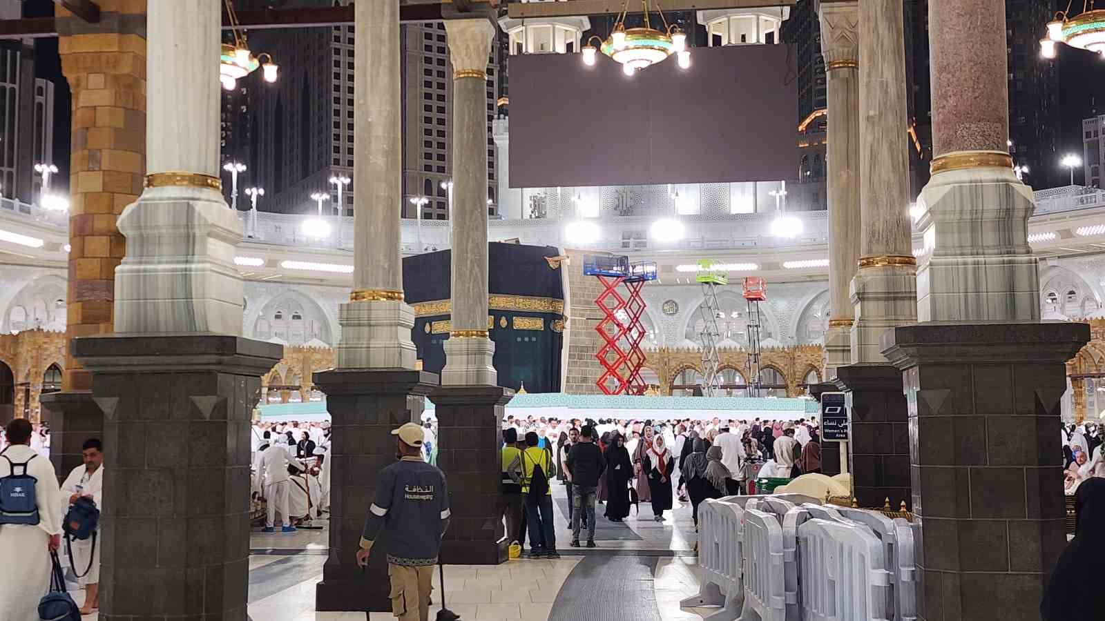 Kabe-i Muazzama duvarları bakıma alındı
