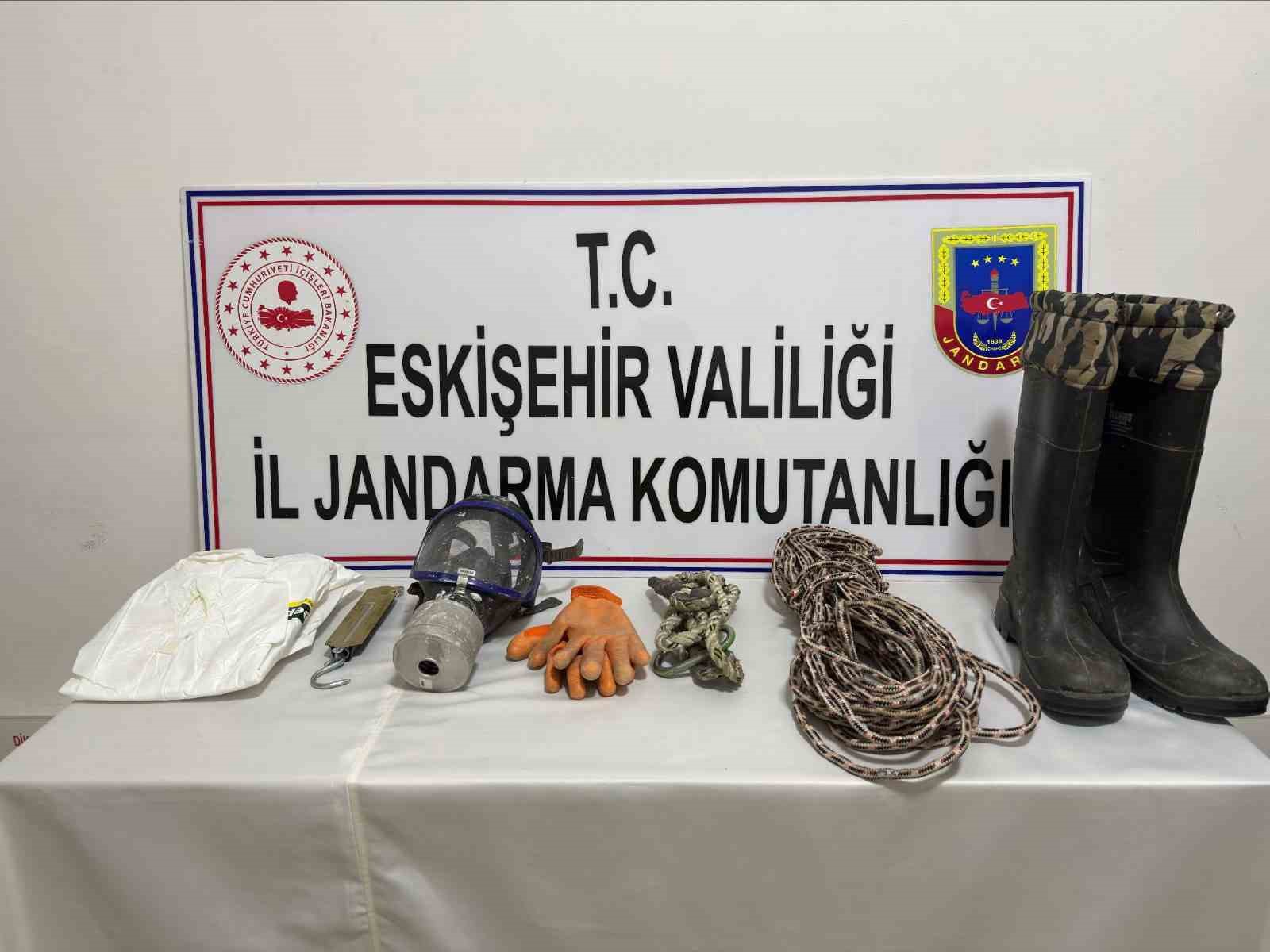 Kaçak kazı yapan 8 şüpheli suçüstü yakalandı
