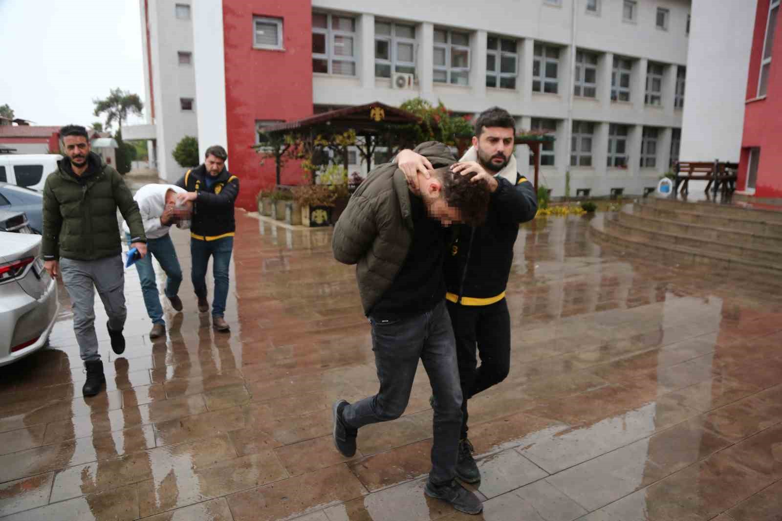 Kaçak sigara göndermek isterken kargo şubesi müdürünü öldüren şüpheli tutuklandı
