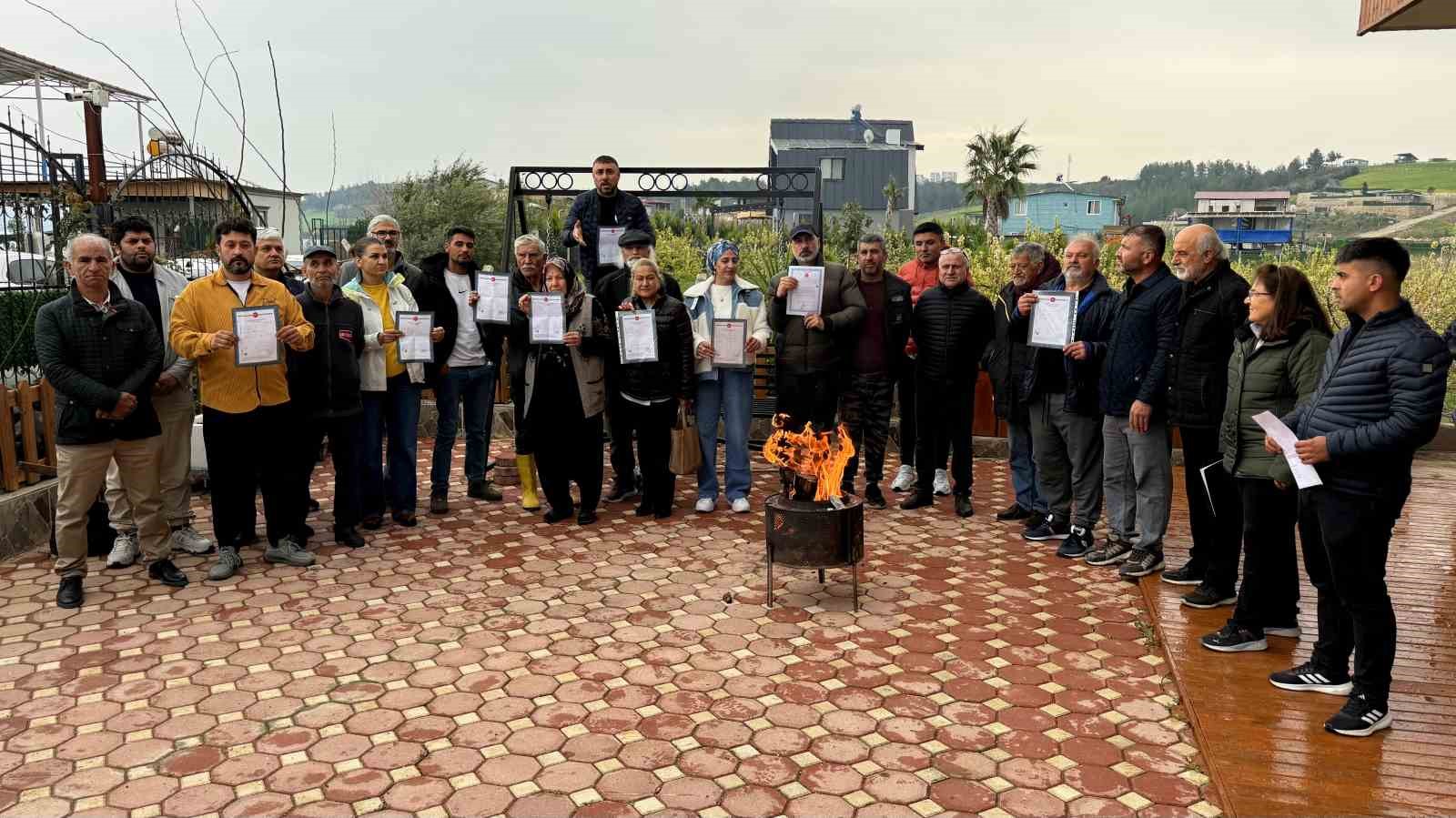 Kaçak yapı gerekçesiyle yıkım kararı verilen göl kenarındaki mahallede protesto
