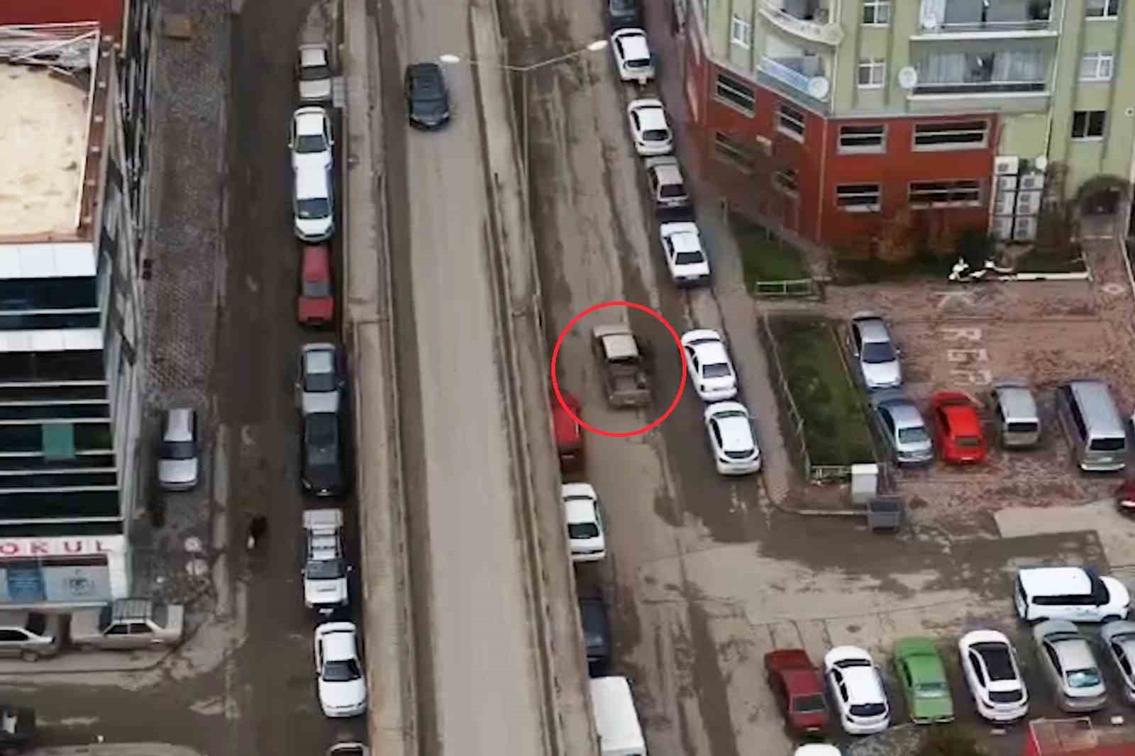 Kaçış planı işe yaramadı, koşarak araç değiştirdi yine yakalandı
