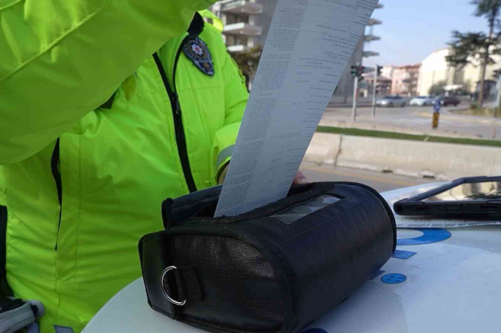 Kaçış planı işe yaramadı, koşarak araç değiştirdi yine yakalandı
