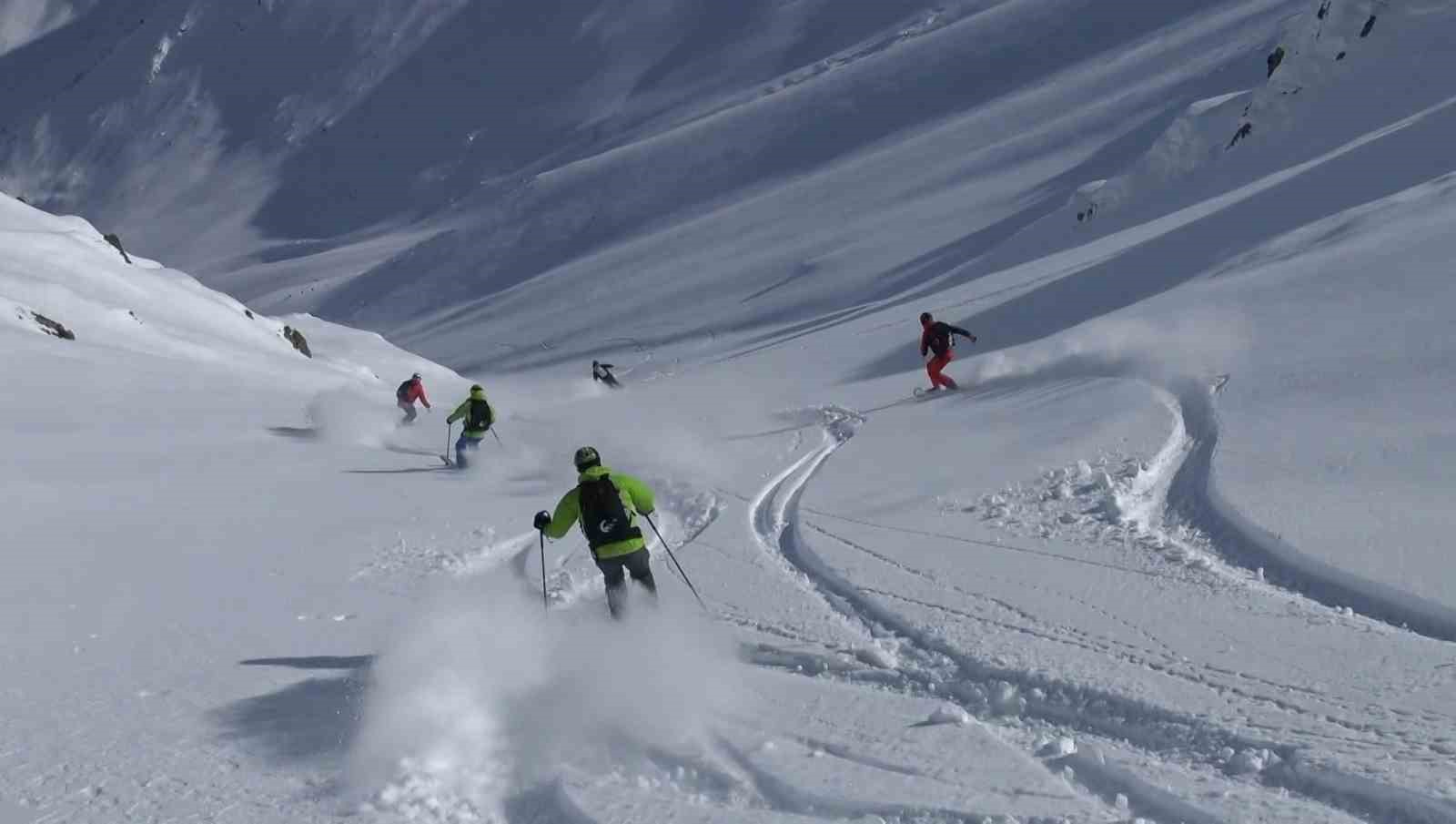 Kaçkarlar’da heliski heyecanı 21. kez başladı
Kaçkarlar’da heliski heyecanı 21. kez başladı